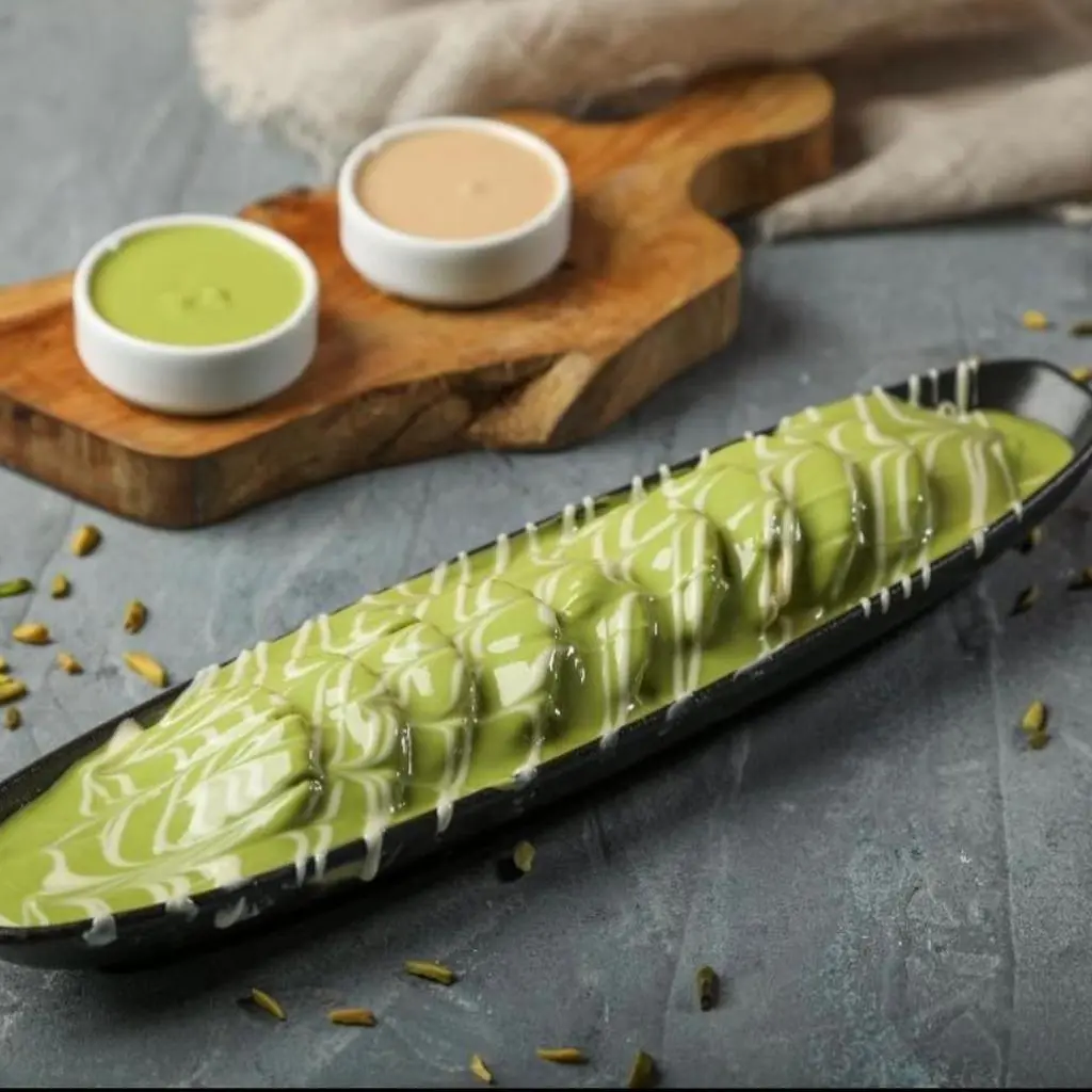 ميني بان كيك صوص الفستق